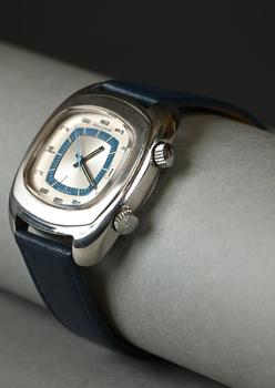 Jaeger - Le Coultre: memovox watch…
