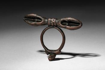 Dali Kingdom, Ca. 12th century AD. >
A cast bronze ring combining a vajra form with an integral r