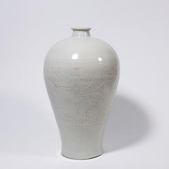 定窯雲(yún)龍紋梅瓶