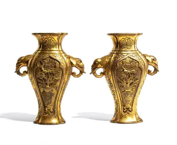 A pair of gold-plated bronze vases. China, Qing Dynasty (1644–1912), 19th century.