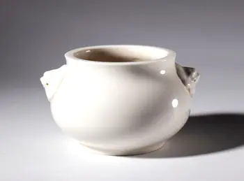 White porcelain bowl with lion-head handles. China, 20th century.