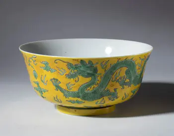 Porcelain bowl painted with yellow and green enamels and dragon figures. China, 20th century.