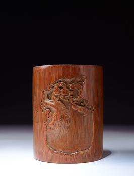 清 秋色圖竹雕筆筒