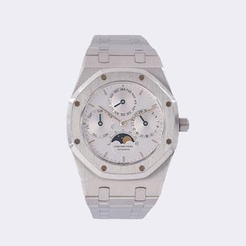 Audemars Piguet. Extremely rare Men's Wristwatch 'Royal Oak' Perpetual Calendar in Platinum.