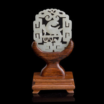 十八世紀(jì) 白玉鏤雕鸚鵡佩（附木座）  A Chinese reticulated white jade 'parrot' plaque