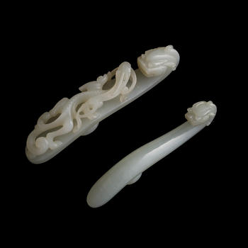 清代 白玉雕龍鉤兩根  Two Chinese white jade dragon hooks