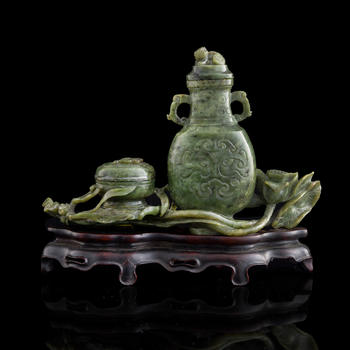 十九世紀早 碧玉雕瓶盒擺件（附原配硬木座）  A Chinese carved spinach jade scholar's set