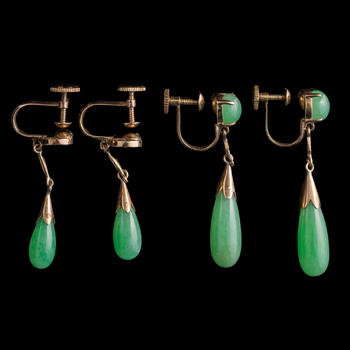 金屬鑲翡翠耳墜兩對(duì)  Two pairs of Chinese jadeite-set metal earrings
