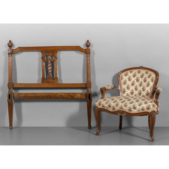 Letto singolo in noce e poltroncina