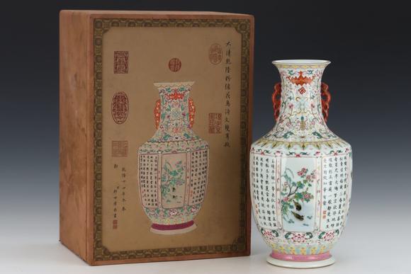 吉本株式會(huì)社清代 粉彩花鳥(niǎo)紋詩(shī)文瓶