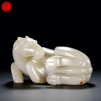 清 圓雕玉馬擺件（帶木座）