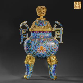 清代掐絲琺瑯如意耳四足鼎