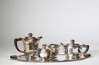 Philippe Wolfers (1858-1929) pour Wolfers Frères, service à thé et café en argent massif de style Art Déco, comprenant une théière, une cafetière, un