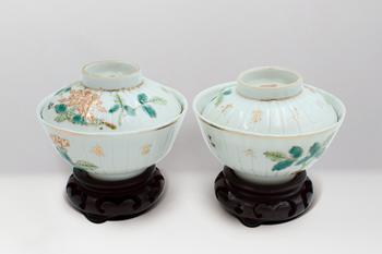 同治  粉彩花卉花口蓋杯一對