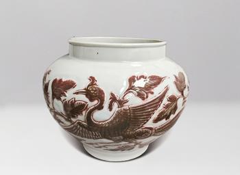 元  凸花釉裡紅鳳紋大罐