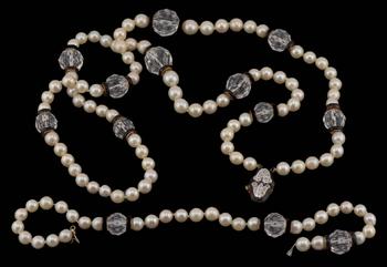 JEWELRY. DAVID WEBB 18kt Gold Diamond Pearl, Onyx