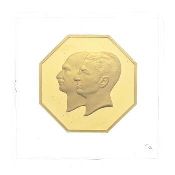 Royaume d'Iran,  Les 50 ans de la Banque Melli , médaille commémorative octogonale en or, diam. 2,25 cm, +- 5 g.