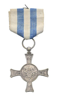 Vatican, croix de Mentana, instituée en 1867 par le pape Pie IX, en argent, diam. 4,2 cm
