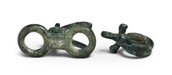 2 anneaux de harnais en bronze à décor de protomé d'animaux, Luristan, 1000 - 750 av. J.-C., h. 5,3 et 3,6 cm