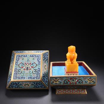 Qianlong 35th Year (1770) Tianhuang Stone Auspicious Beast-Finial Seal with Cloisonné Box