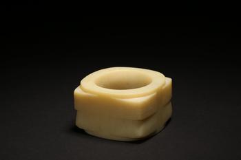 玉獸面紋琮