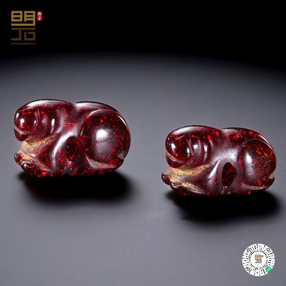 北京明石拍賣有限公司明 琥珀辟邪一對
