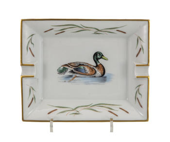 HERMèS. Vide-poche cendrier en porcelaine, Paris, à décor de canard, 19,8x16 cm