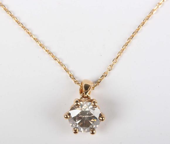 Tooveys|中西方古董藝術專場An 18ct gold and diamond single stone pendant, claw set with a circu