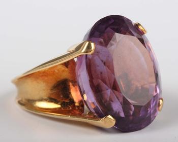 A Monture Cartier gold and amethyst single stone ring, claw set with