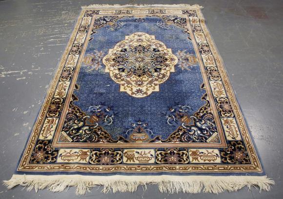 Tooveys|中西方古董藝術專場A Chinese carpet, late 20th century, the blue field with a floral me