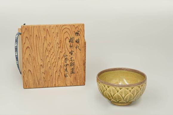 京都祇園會拍賣 宋 耀州窯 蓮瓣紋茶碗 銀覆輪 日本桐箱附 本物保證