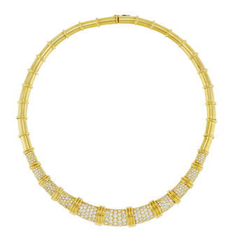 Van Cleef & Arpels, collier or 750 articulé d'éléments en forme de demi-cylindres en chute, ceux du centre sertis de diamants<br><br><i>Van Cleef & Arpels, 18K gold necklace set with round brillant cut diamonds</i>
