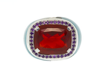 Bague or gris 750 flanquée de deux plaques d'aigues-marines rehaussées d'améthystes taille rond et ovale centrant une opale de feu