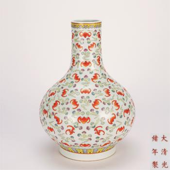 清光緒 粉彩云蝠荸薺瓶