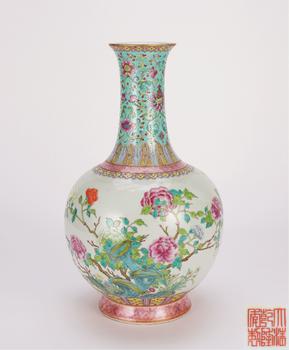 清 粉彩花卉賞瓶