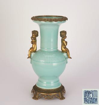 清 天青釉鑲銅天使耳尊
