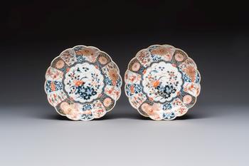 A pair of Japanese Imari lobed plates with floral design, Edo, 18th C.