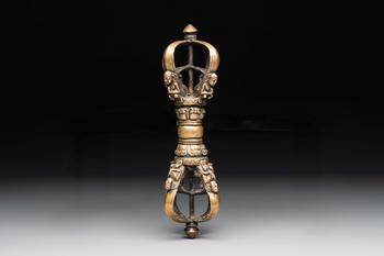A large Tibetan bronze vajra, 18/19th C.