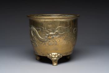 A large Chinese bronze 'Dragon' tripod censer, 19th C.