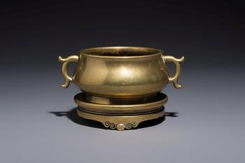 A Chinese bronze handled censer and stand, 17/18th C.