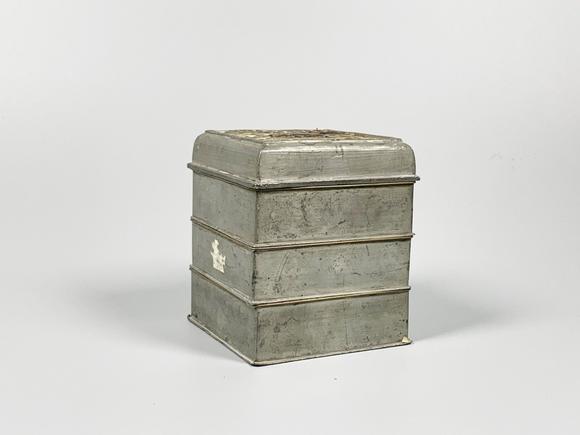 山東瑞蚨興拍賣|瑞蚨興拍賣2624期錫香薰盒 8.5×8.5×9.7cm 