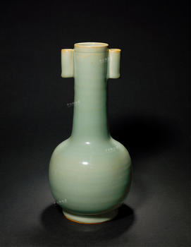 明 龍泉粉青釉貫耳瓶