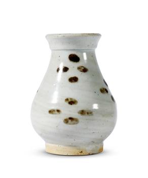 明 白瓷點(diǎn)彩小瓶