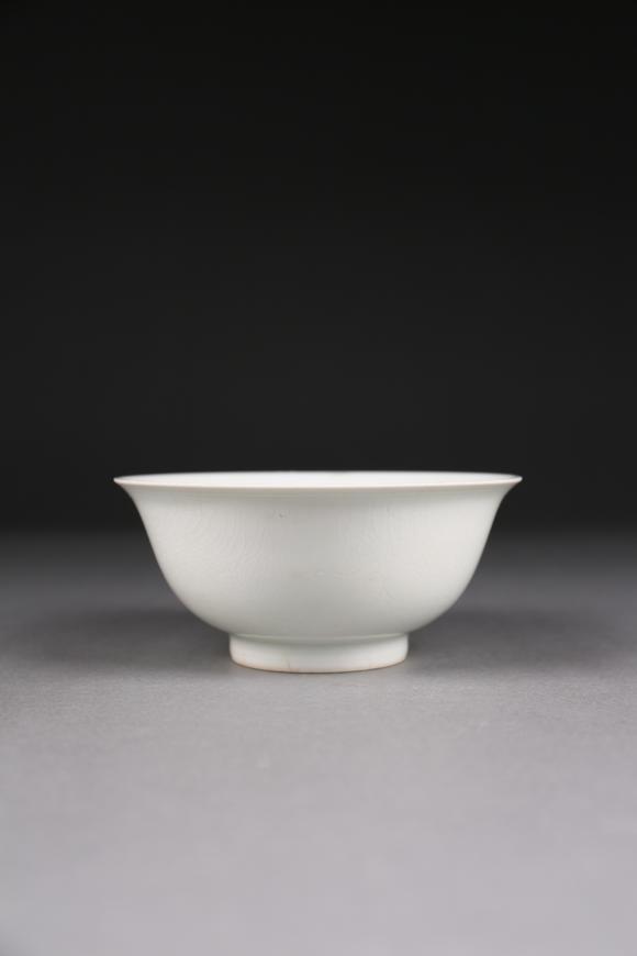 春和美術(shù)|日本春和美術(shù)2026年第三回拍賣會(huì)甜白釉暗刻龍鳳紋碗
