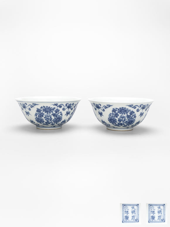 豐藝香港拍賣|豐藝(香港)拍賣2026年07月拍賣會(huì)青花團(tuán)菊纏枝花卉紋碗一對(duì)“大明成化年製”款