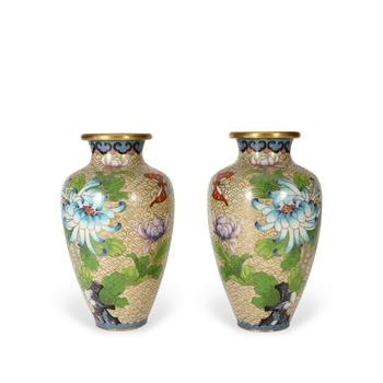 景泰藍(lán)牡丹花觀音瓶一對
