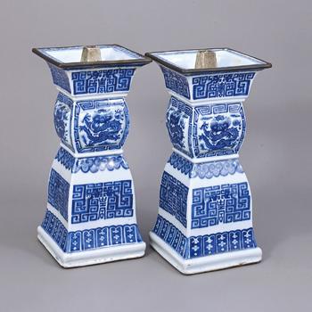 清乾隆 青花龍紋燭臺(tái) 一對(duì)
