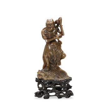 壽山石魁星點(diǎn)斗擺件（紫檀底座）