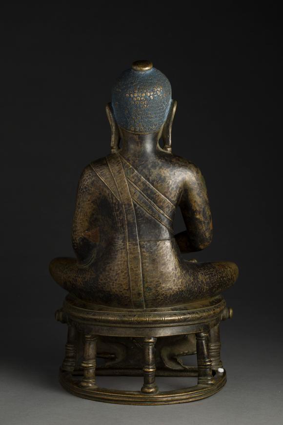 11世纪帕拉王朝合金铜嵌银佛坐像