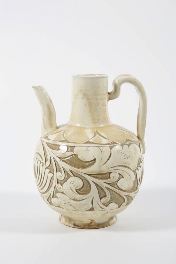 宋磁州窑剔花执壶